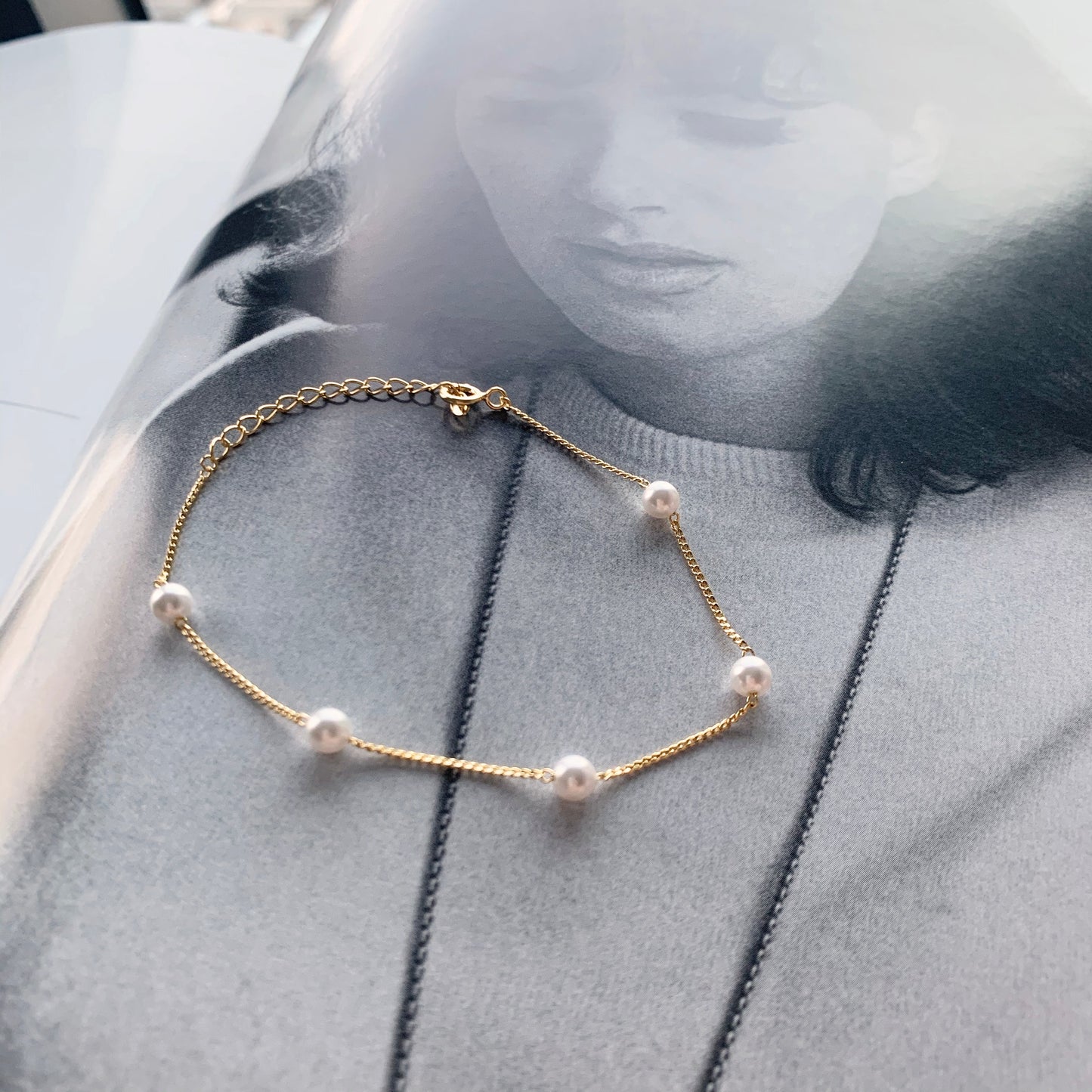 Five pearl relayed bracelet