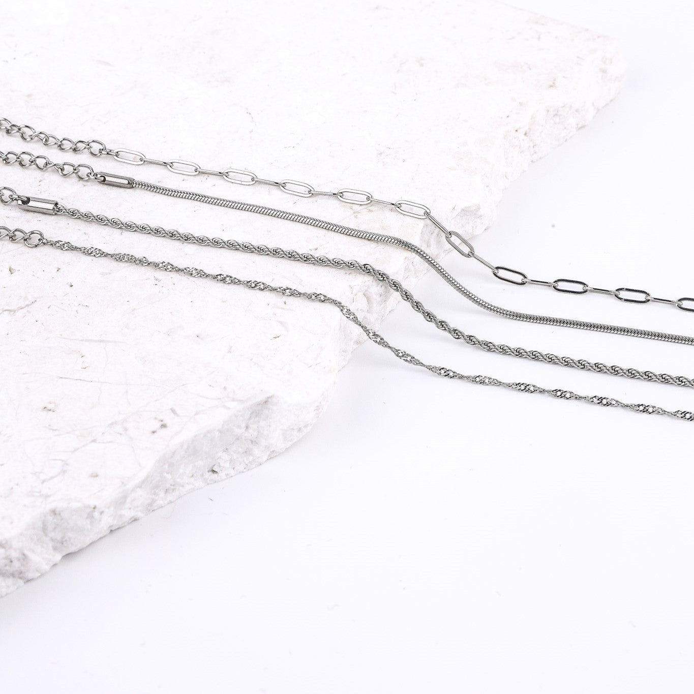 POLE ACCENT CHAIN BRACELET