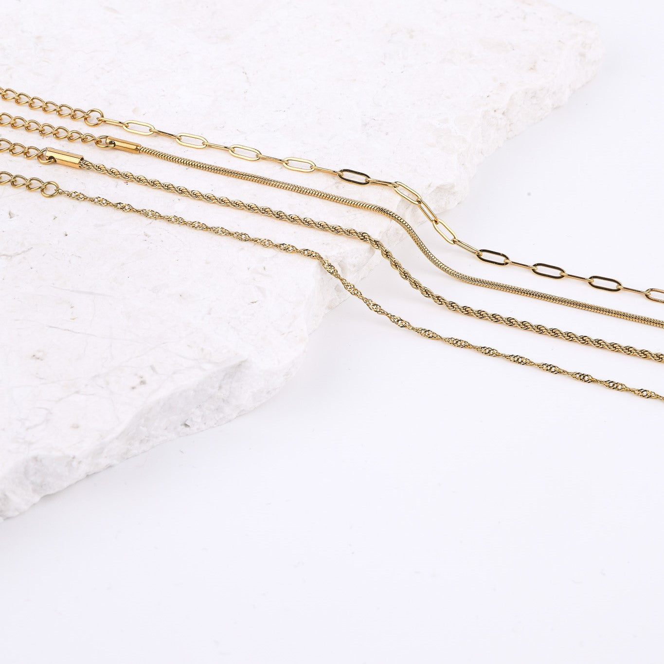 PAPERCLIP ACCENT CHAIN BRACELET