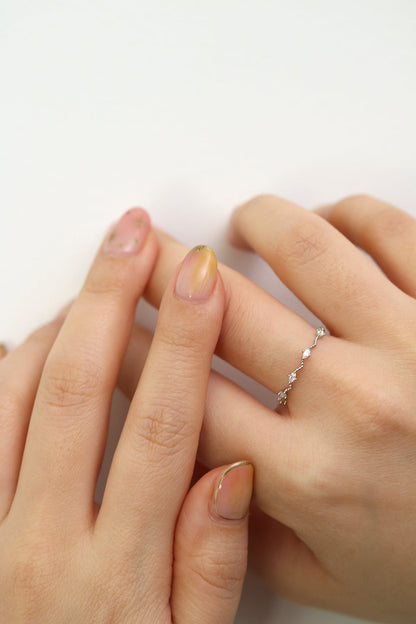 Diamond cubic relay ring