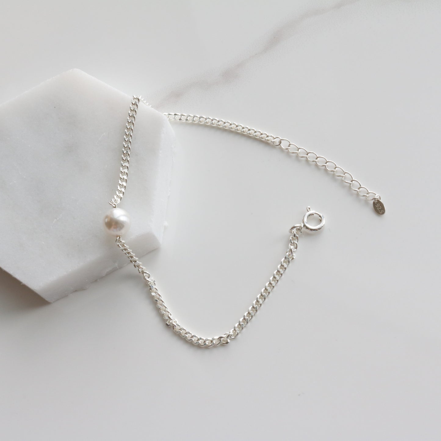 Simple pearl chain bracelet