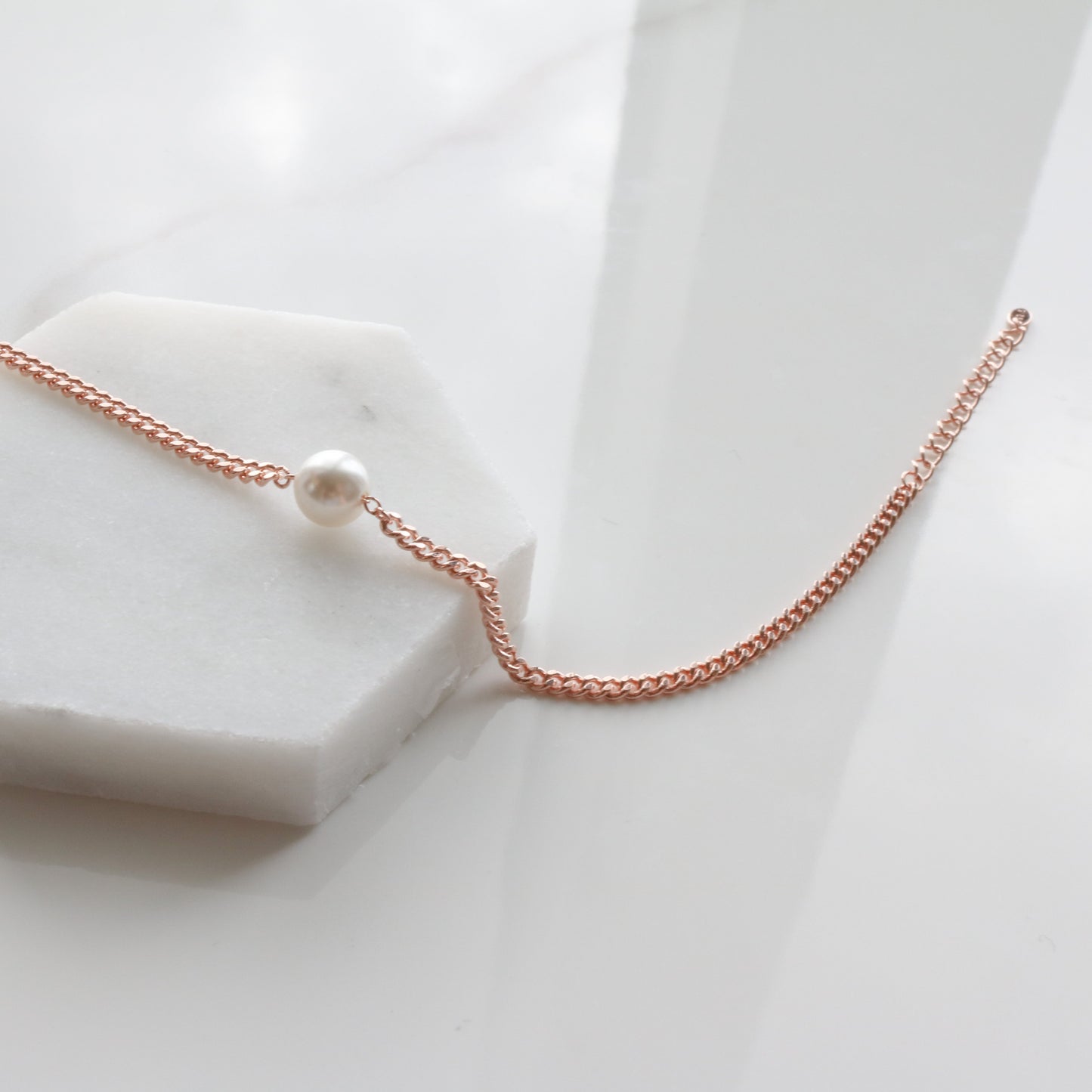 Simple pearl chain bracelet