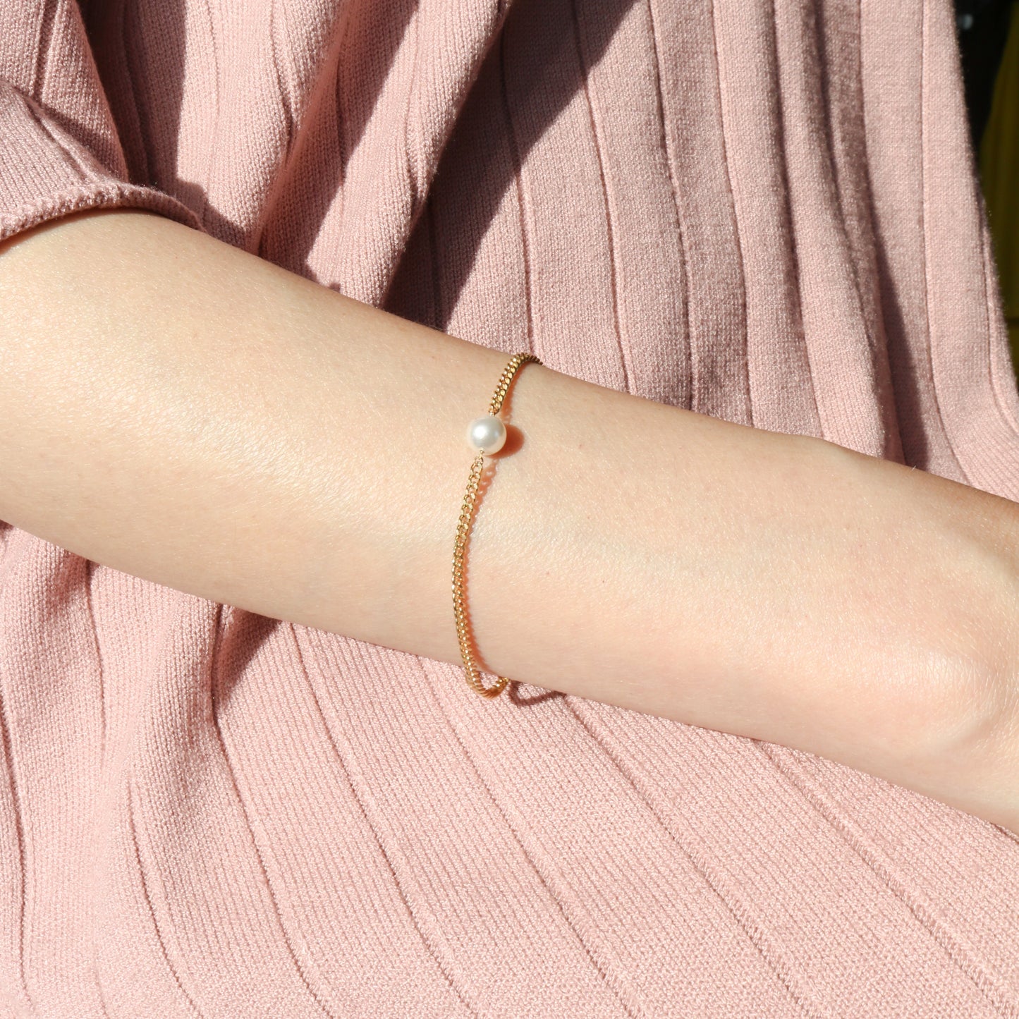 Simple pearl chain bracelet