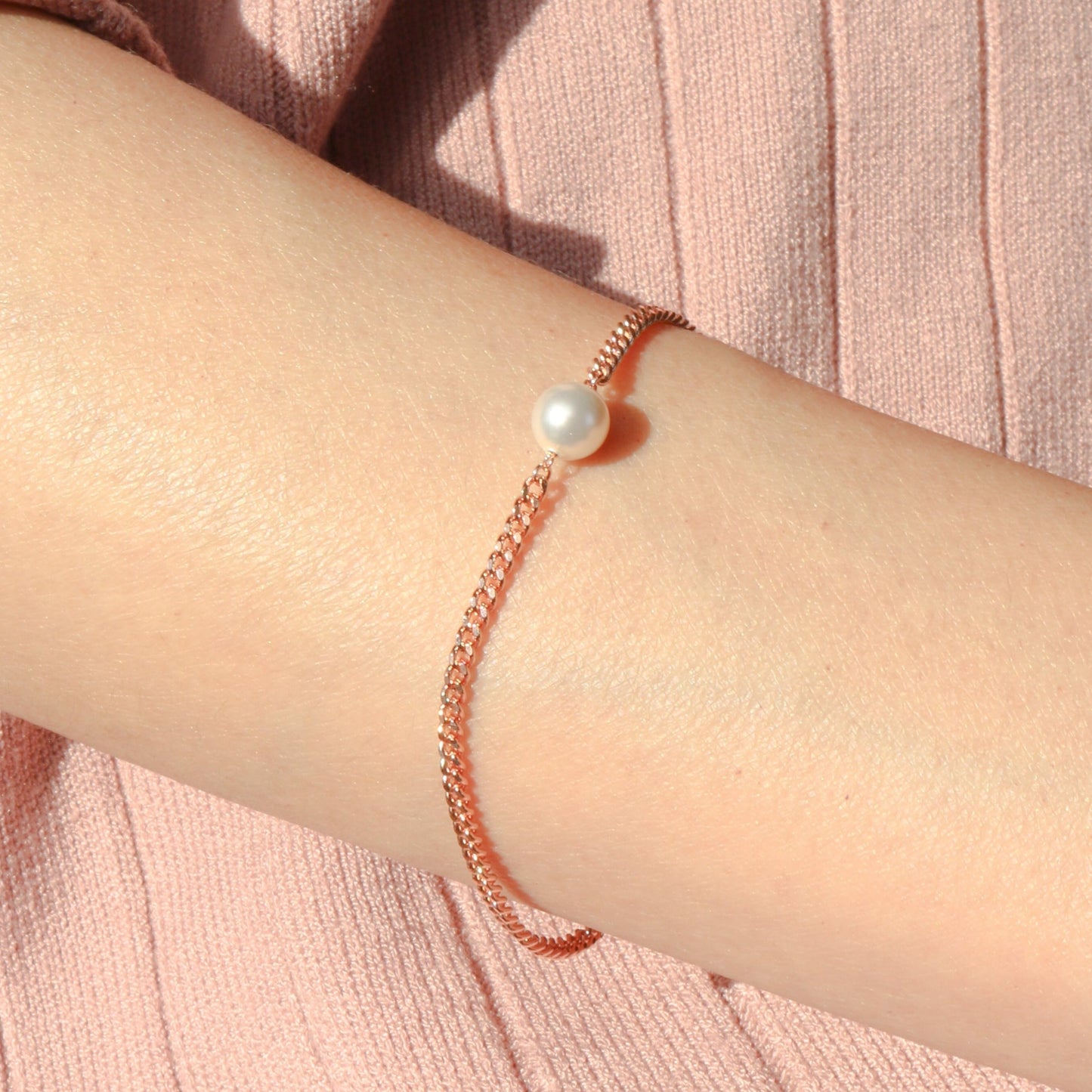 Simple pearl chain bracelet