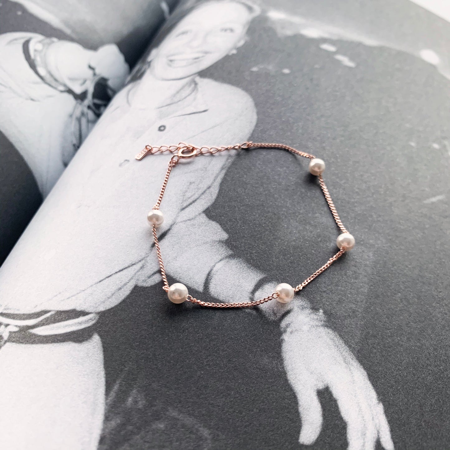 Five pearl relayed bracelet