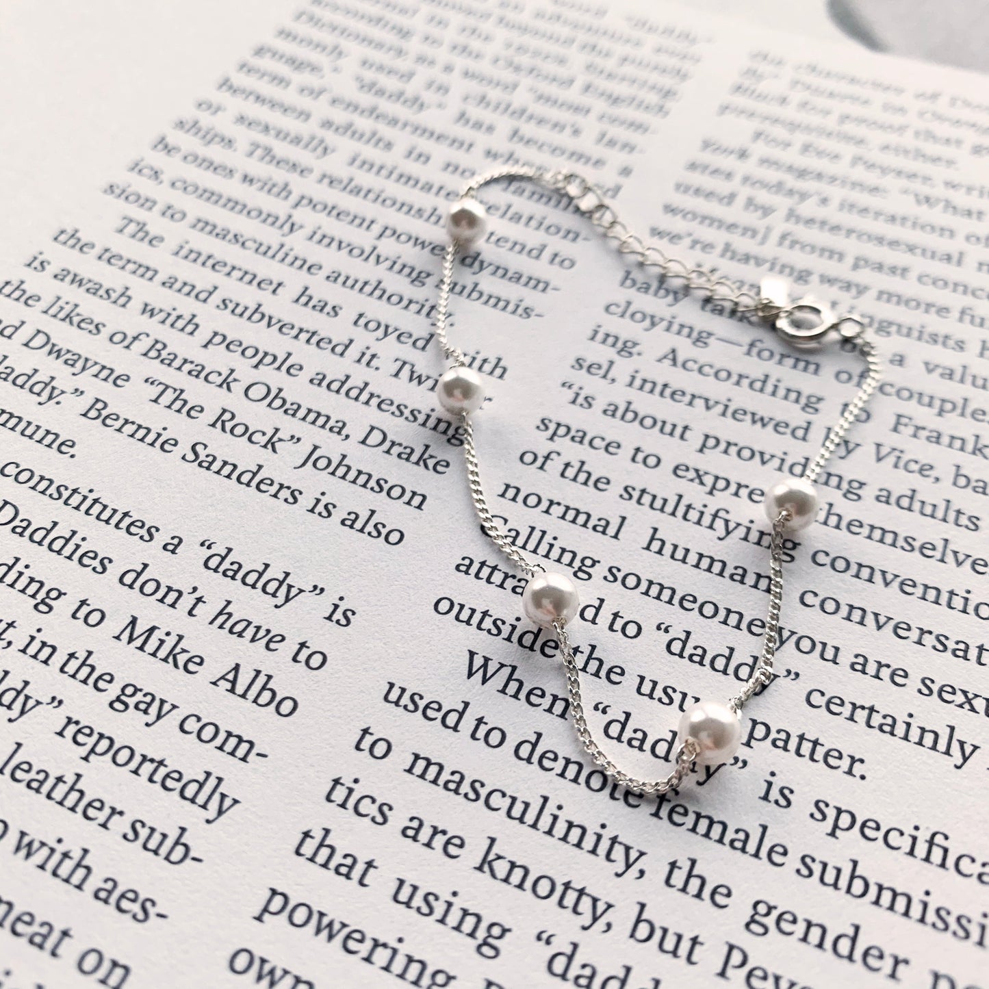 Five pearl relayed bracelet