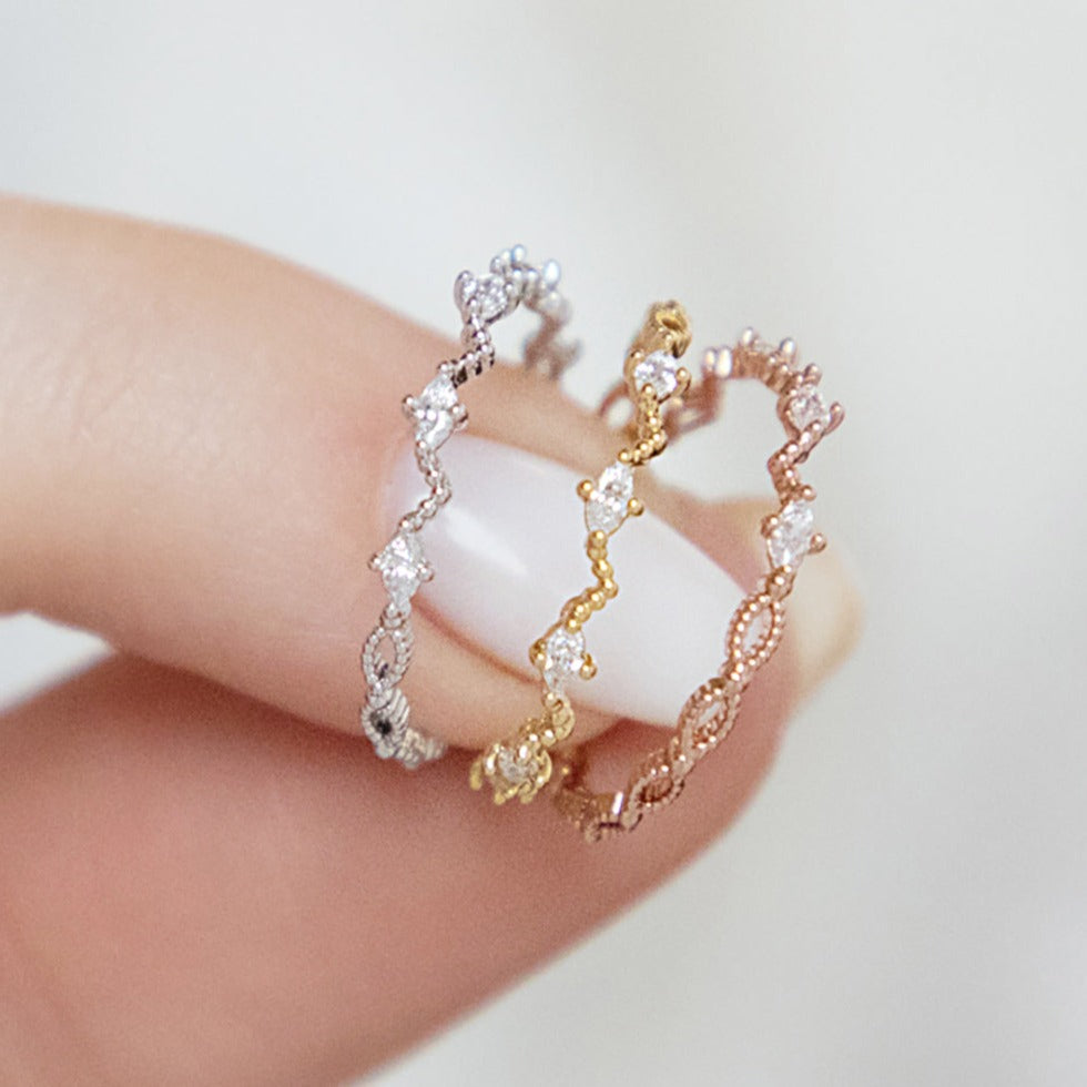 Diamond cubic relay ring