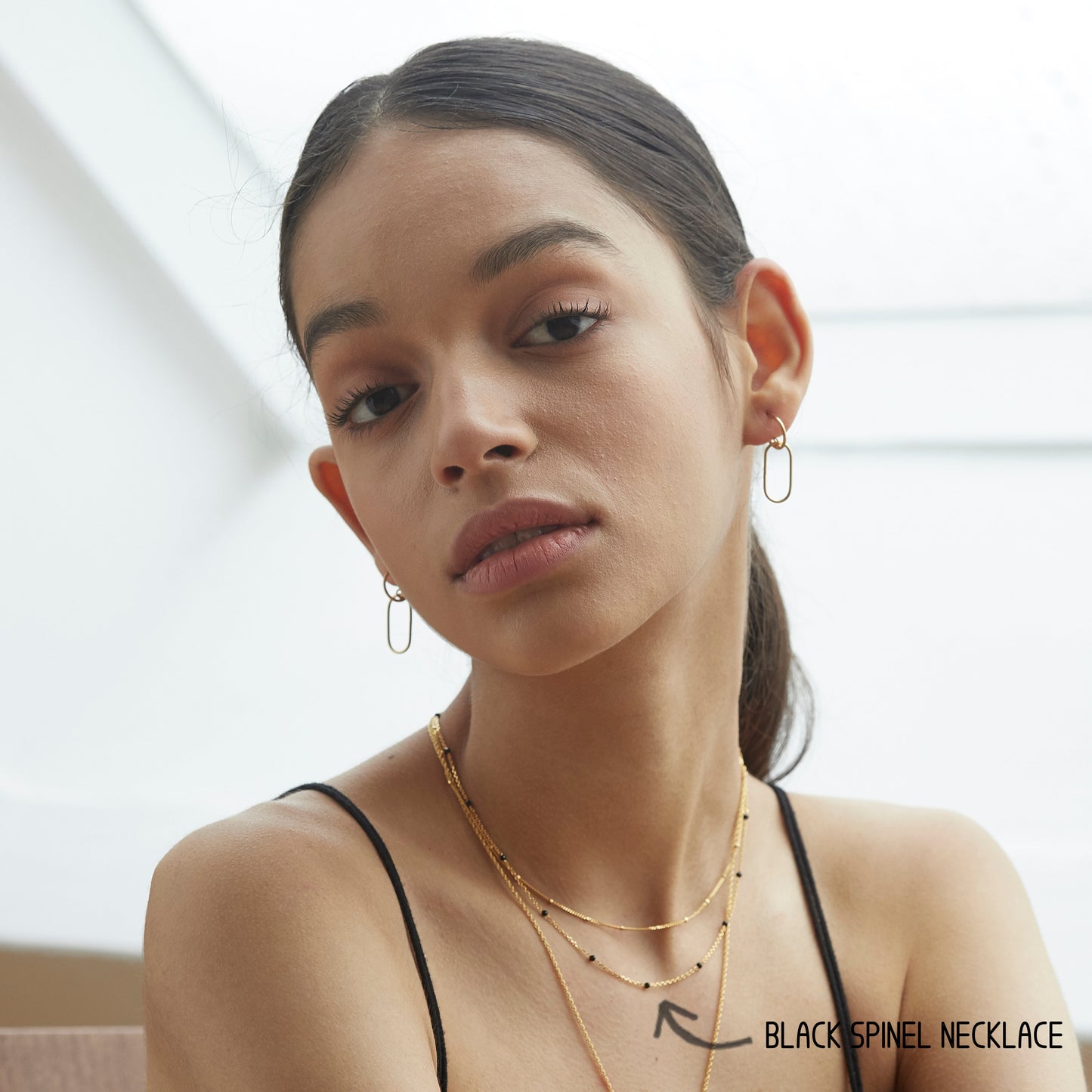 Black spinel relay necklace